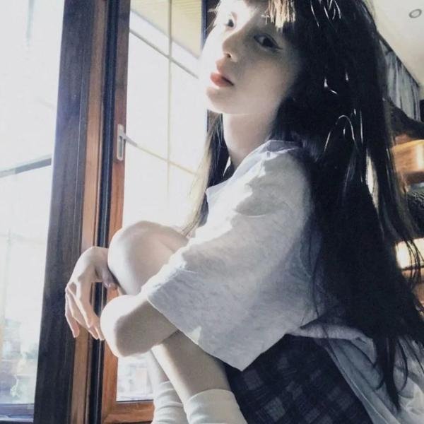 泡沫欢腾的香槟美酒